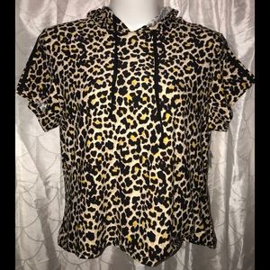 ⬇️Hooded leopard cropped tee